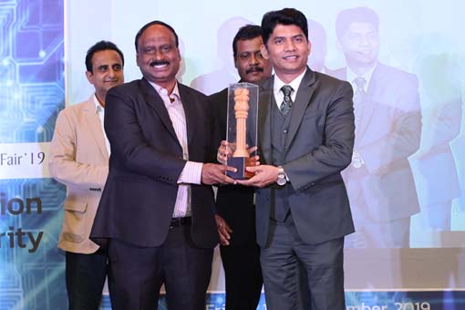 Mr. NandKishore Dhomne, V.P- IT & CIO - Manipal Hospital receives Most Promising CIOs of the Year award at 10th SIITF 2019